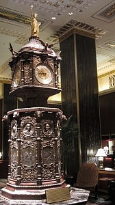 Waldorf-Astoria-Hotel-Lobby-Clock